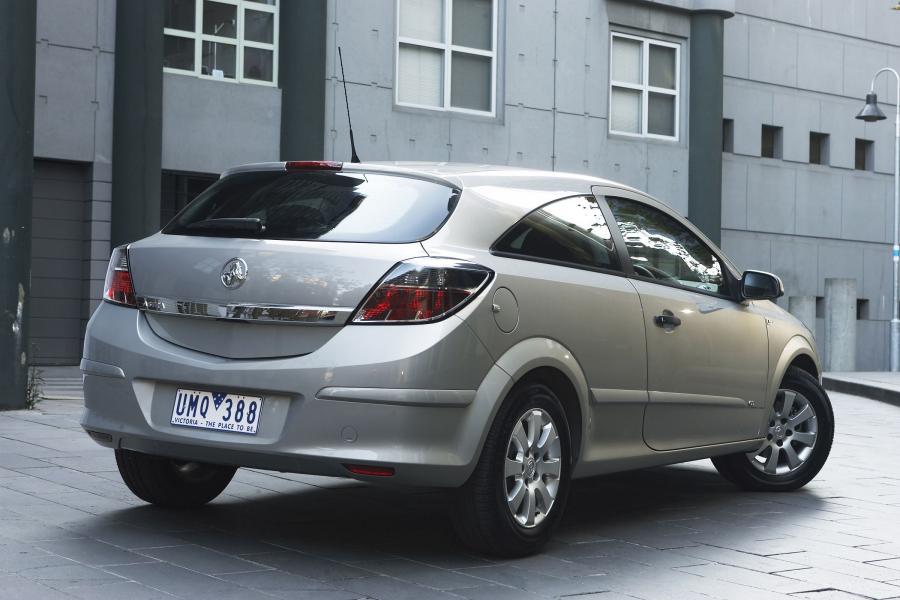  Holden Astra 3-Door Coupe 2007 года  (фото 25 из 32)